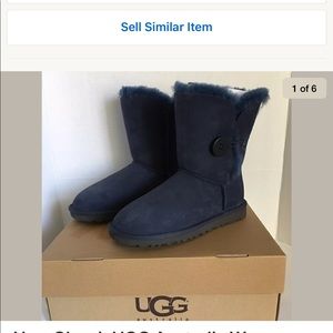 🎄SALE !!!  New UGG Classic Bailey Button Short . Size 5 Women